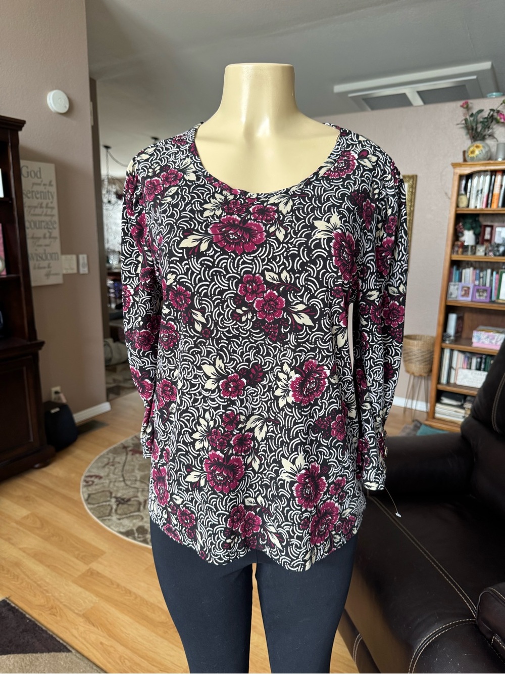 By Design black, red & white floral 3/4 sleeves knit blouse-size L